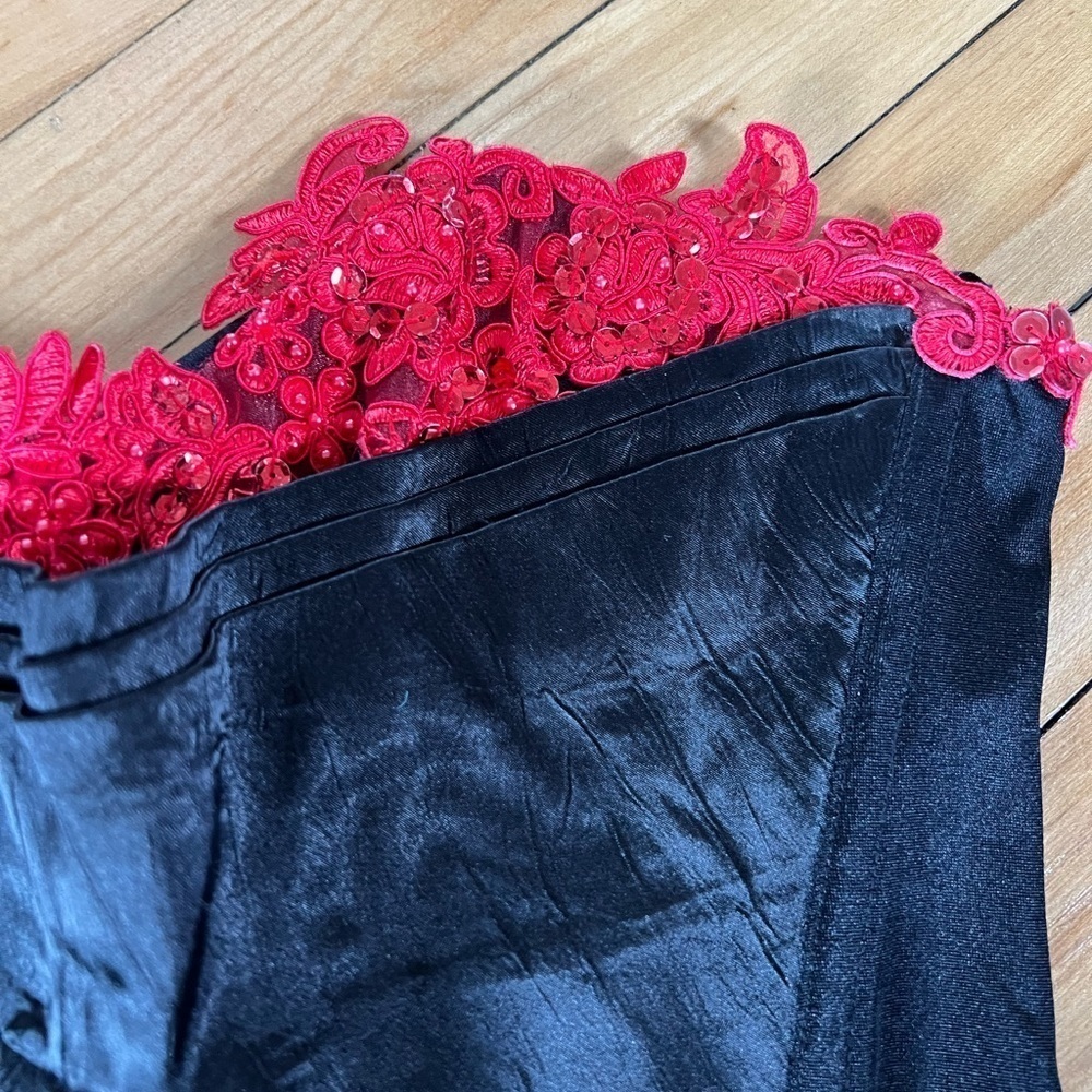 Frederick’s of Hollywood black with red lace corset top - Picture 5 of 5
